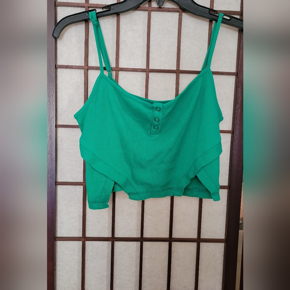 URBAN OUTFITTERS Green Cropped Top